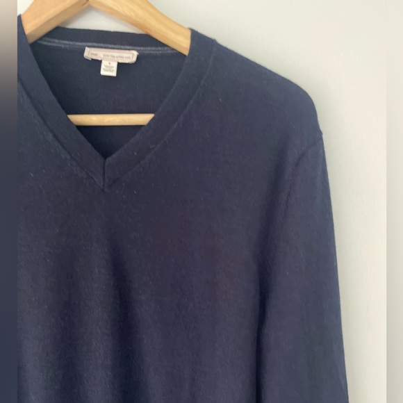GAP Extra Fine Merino Wool Sweater Long Sleeve Mens V-Neck Sweater - Picture 4 of 8